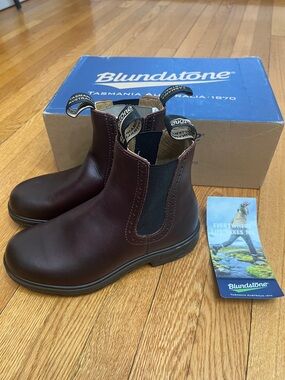 New Blundstone 1352 NIB Chelsea Ankle Boots Shiraz Burgundy 4.5 5.5 7.5